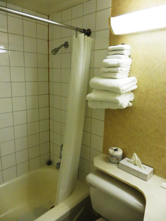 Town And Country Motor Hotel Calgary Ngoại thất bức ảnh
